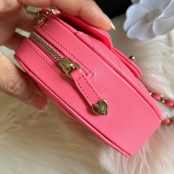 NEW Chanel Pink Heart Bag 22S - Picture 8 of 17